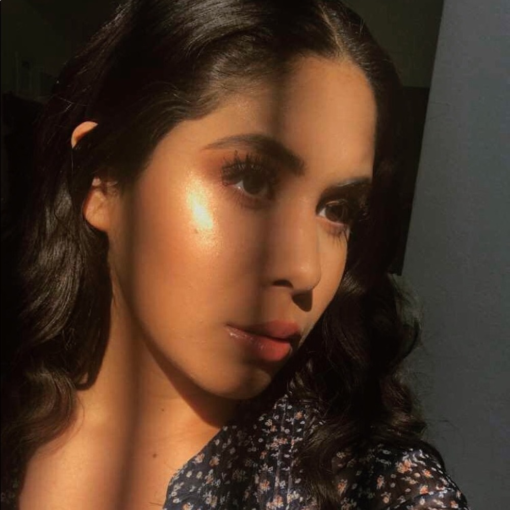 Meet your Posher, Mireya